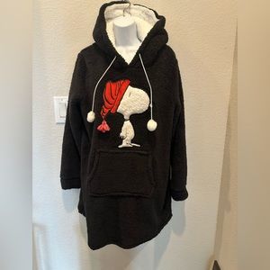 Like new..Snoopy Peanuts brand fleece lounge pullover